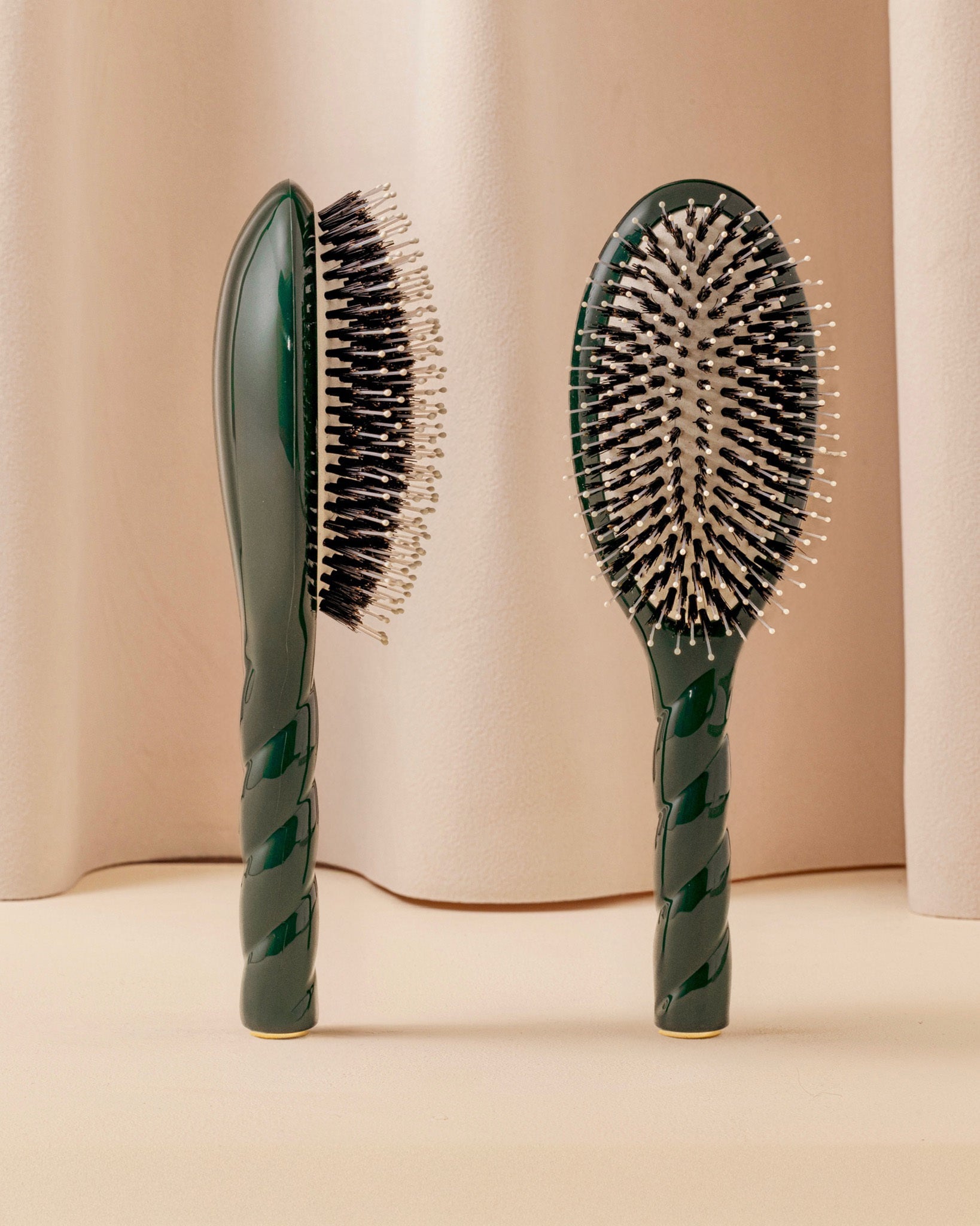 N.03 La Brosse Cuir Chevelu Sensible l'Indispensable Douceur Vert Emeraude