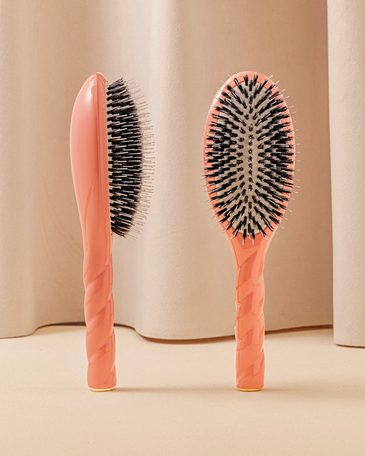 N.02 La Brosse Démêlante & Soin l'Indispensable Corail