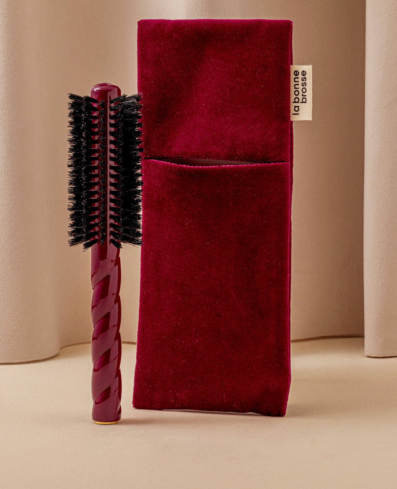 N.05 La Brosse Ronde Brushing Volume & Style Rouge Cerise