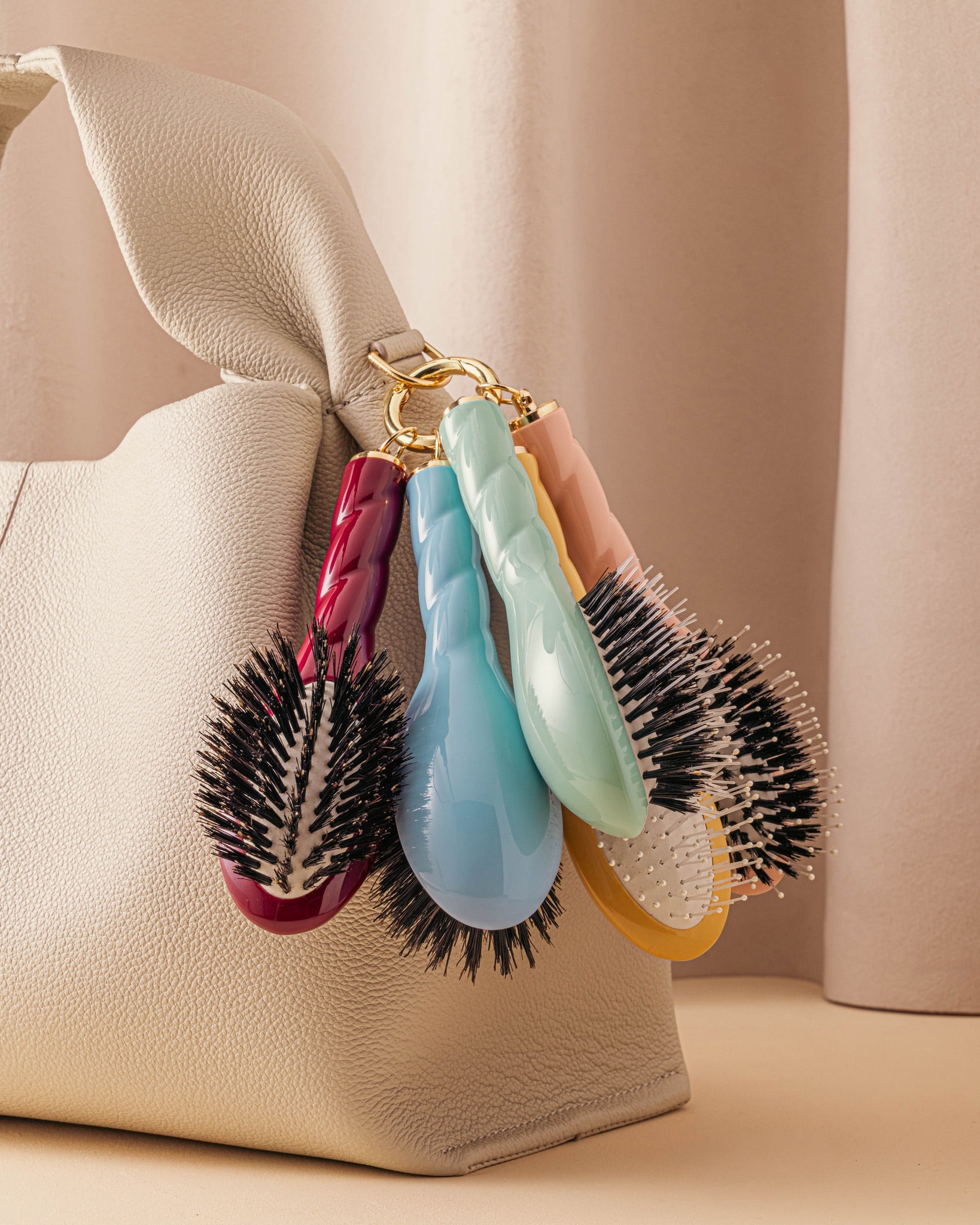 N.01 La Micro Brosse Brillance & Soin l’Universelle Jaune Safran
