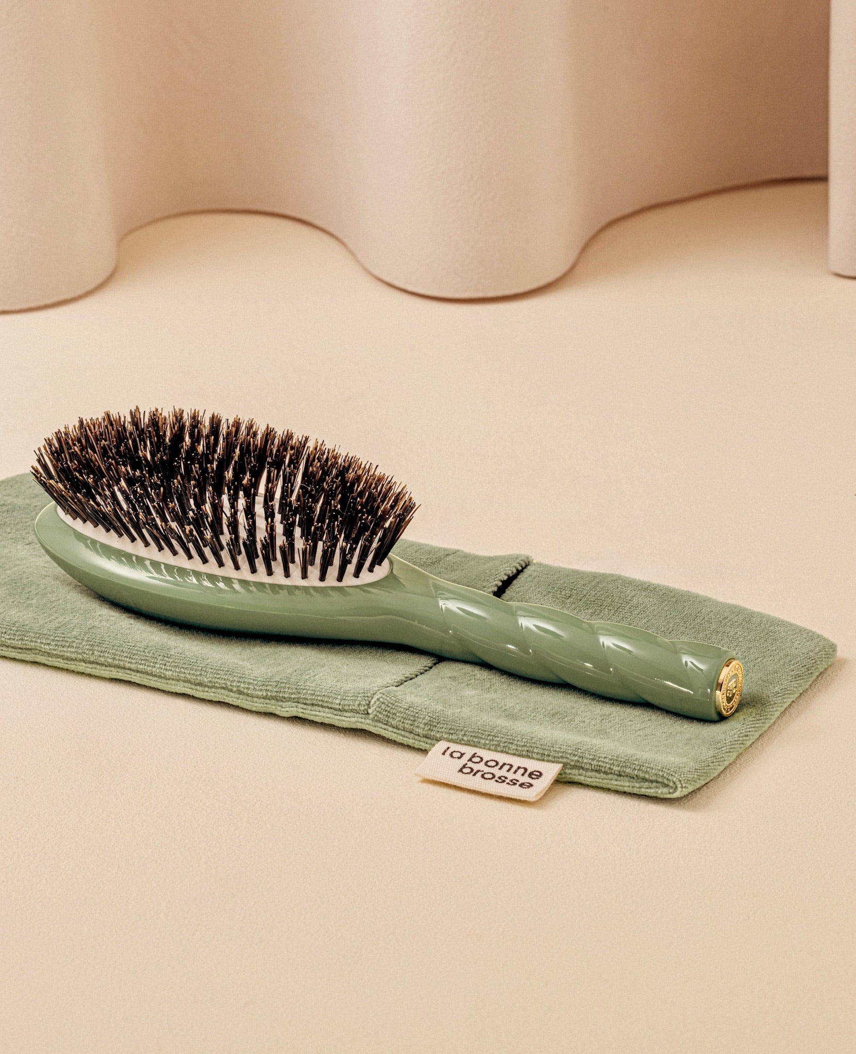 La Pochette "Grande Brosse" Vert Amande